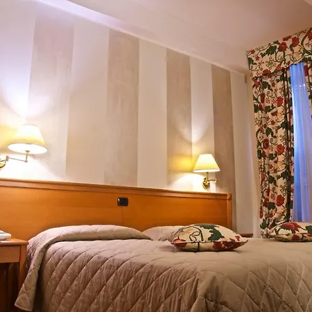 La Luna Hotel